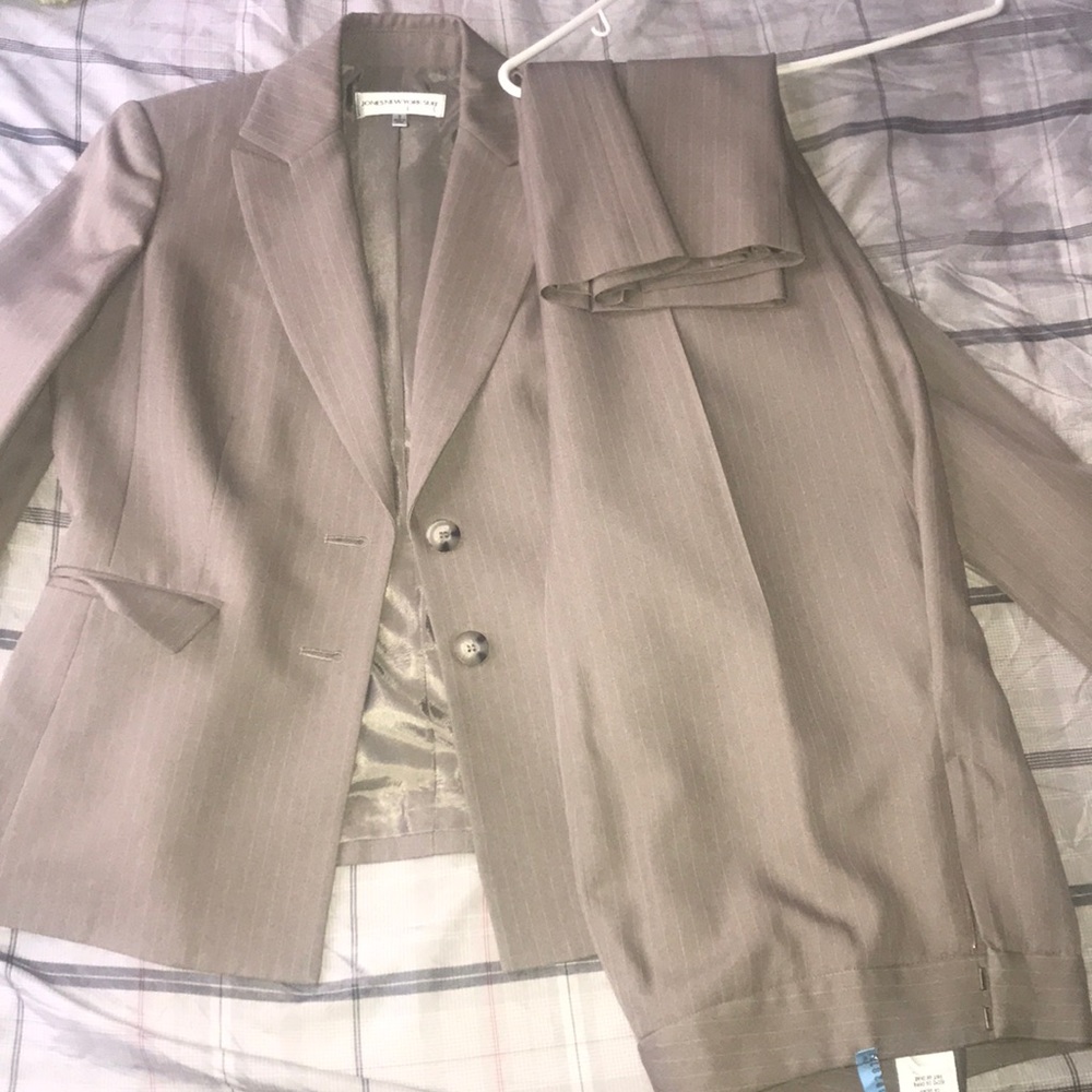 Brown JONES NEW YORKPantsuit  NEVER WORN !